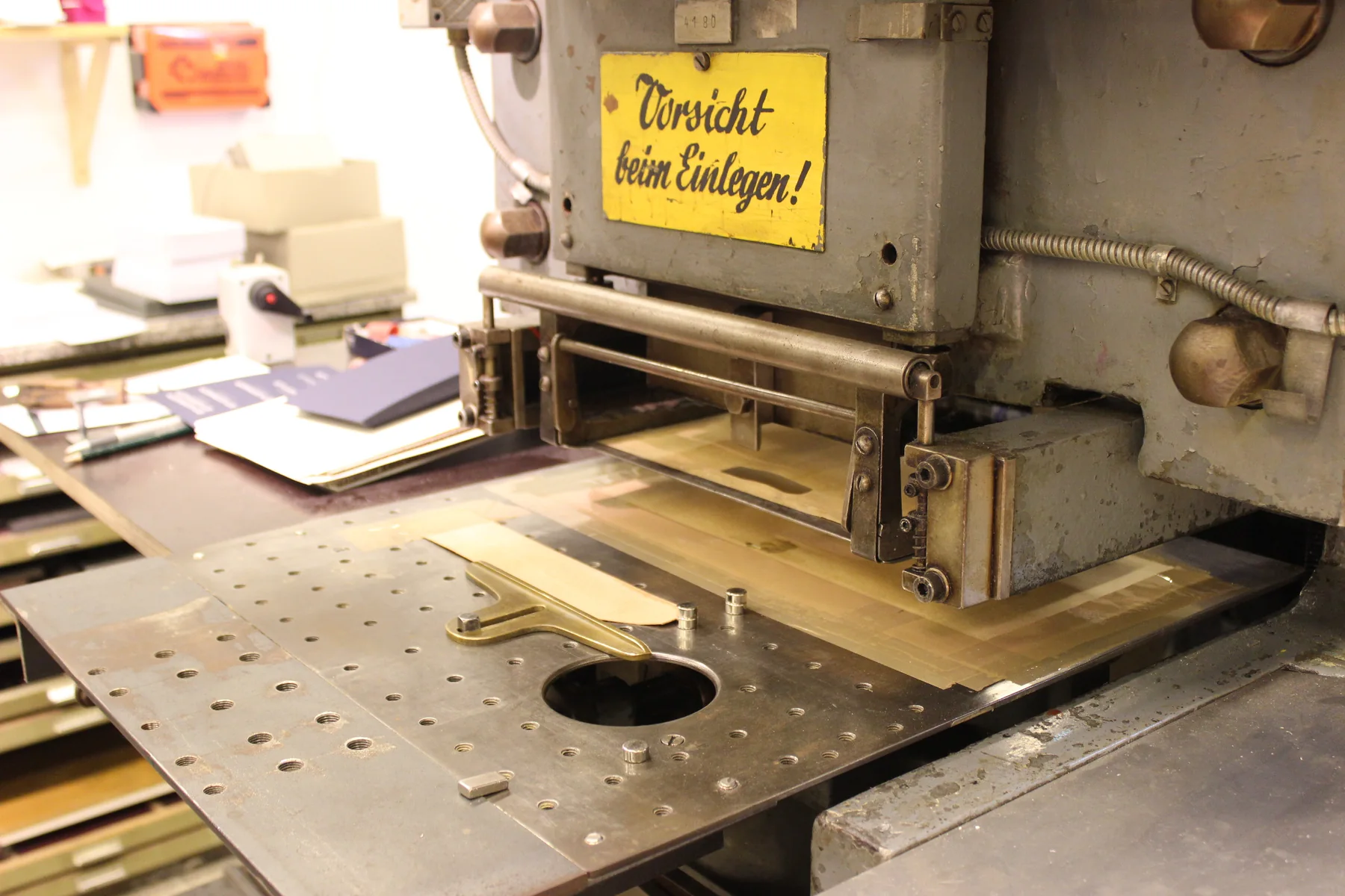 Historische Stahlstichpresse in der Werkstatt